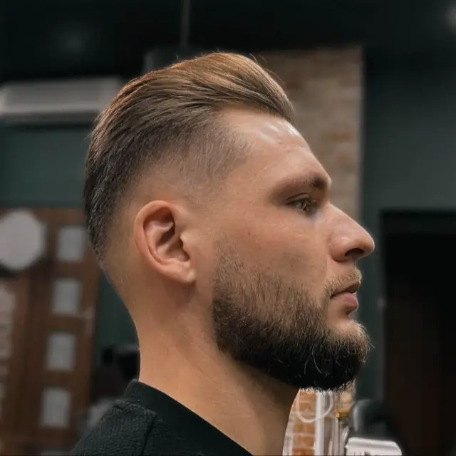 Krótka broda + fade w Gentlemen Barber Shop Tarnobrzeg w centrum Tarnobrzega