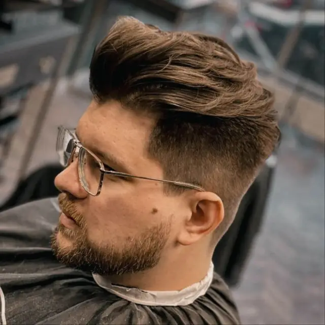 Broda, okulary i fade w Gentlemen Barber Shop Tarnobrzeg w centrum Tarnobrzega