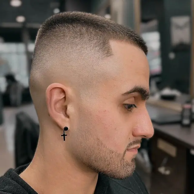 Buzz cut fade w Gentlemen Barber Shop Tarnobrzeg w centrum Tarnobrzega