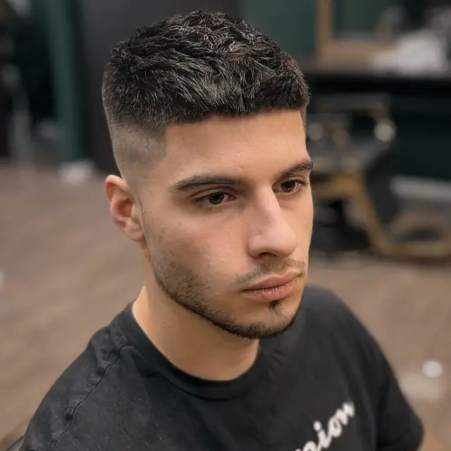 Crop fade front w Gentlemen Barber Shop Tarnobrzeg w centrum Tarnobrzega