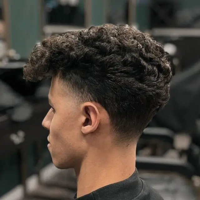 Curly top fade w Gentlemen Barber Shop Tarnobrzeg w centrum Tarnobrzega
