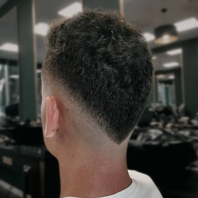 Fade tył klasyczny w Gentlemen Barber Shop Tarnobrzeg w centrum Tarnobrzega