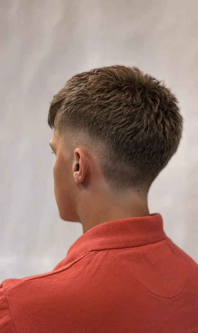 Klasyczny fade tył w Gentlemen Barber Shop Tarnobrzeg w centrum Tarnobrzega