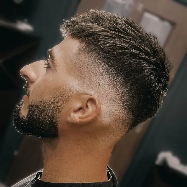 Kontur brody i szyi w Gentlemen Barber Shop Tarnobrzeg w centrum Tarnobrzega