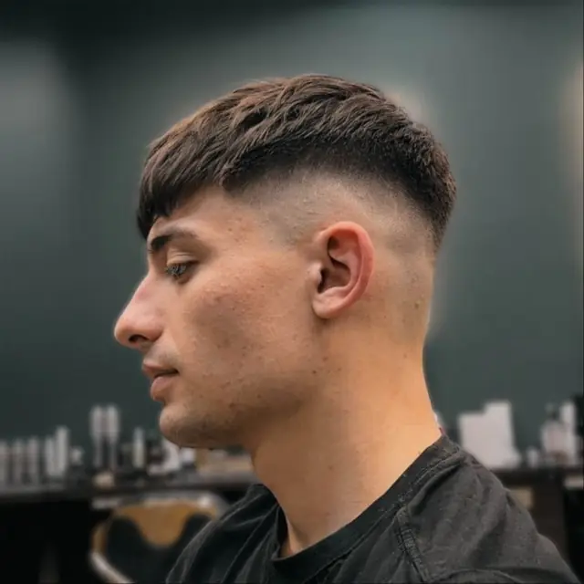 Low fade profil w Gentlemen Barber Shop Tarnobrzeg w centrum Tarnobrzega
