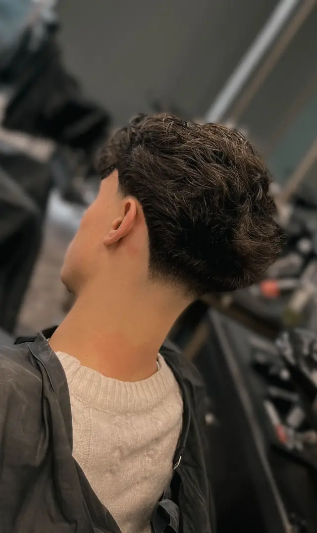 Praca barbera w Gentlemen Barber Shop Tarnobrzeg w centrum Tarnobrzega
