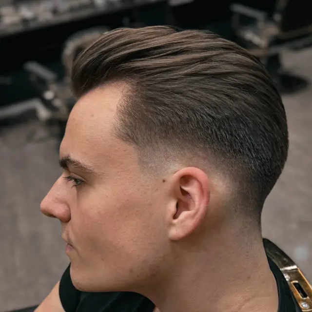 Slick back profil w Gentlemen Barber Shop Tarnobrzeg w centrum Tarnobrzega